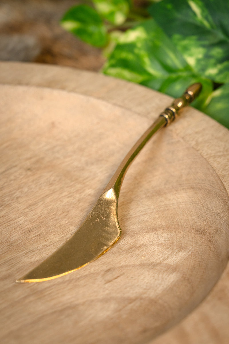 Medeltida kniv med flickhuvud