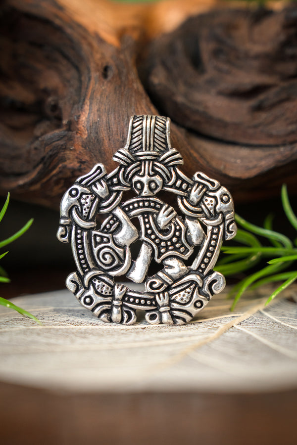 Vikingsmycke Norfolk i borrestil, försilvrad brons