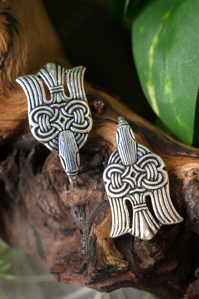 Rusvik leg wrapping hooks, silvered bronze