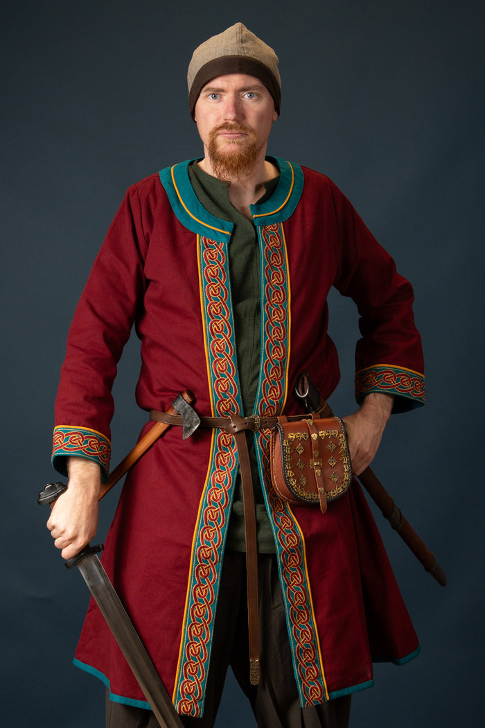 Broderad vikingakaftan, röd blå
