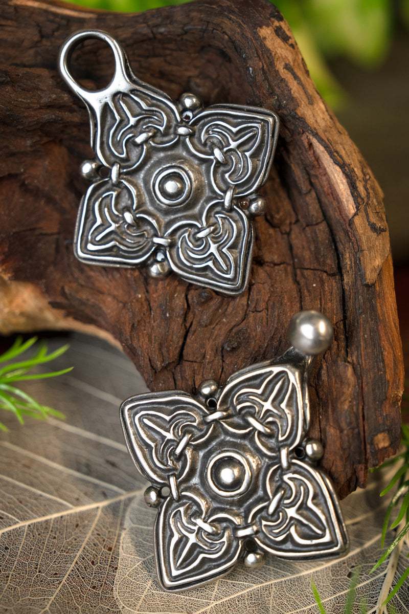 Zapięcie kaftanu Rusvik, posrebrzane, zamak