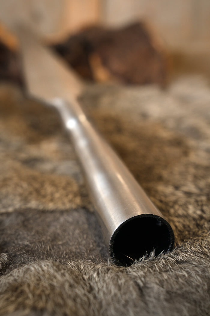 Hasta romana, lama, semi-affilata