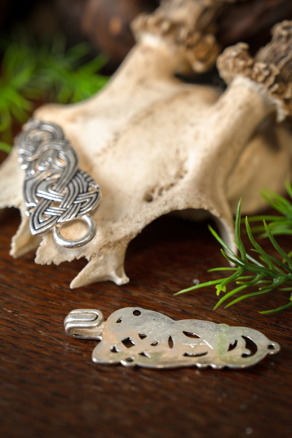 Wikińskie zapięcie do płaszcza z smokami, posrebrzany brąz