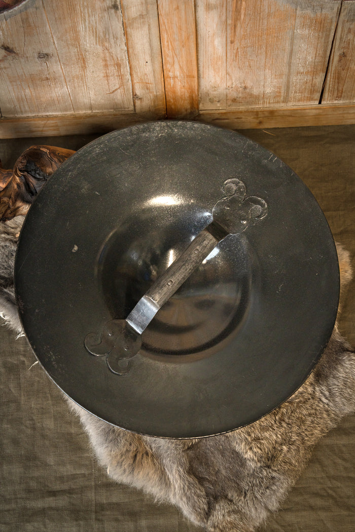 Spansk buckler, patineret, type IB