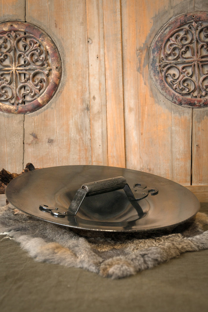 Spansk buckler, patineret, type IB