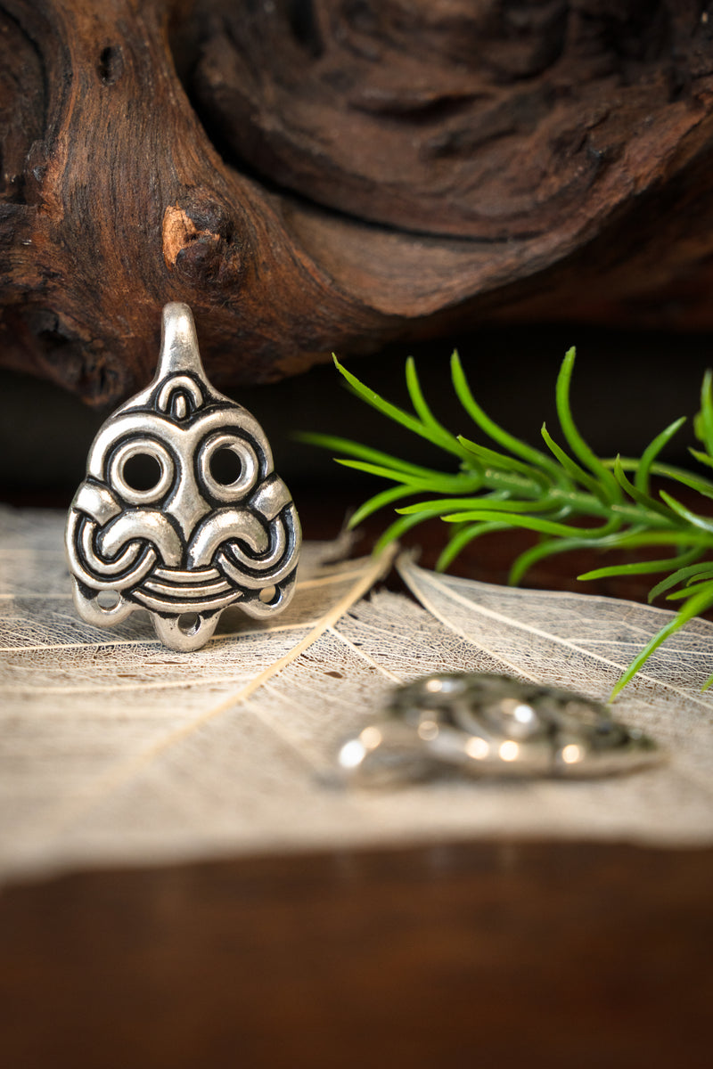 Lukninger til benvikler Birka, grav 903, forsølvet bronze