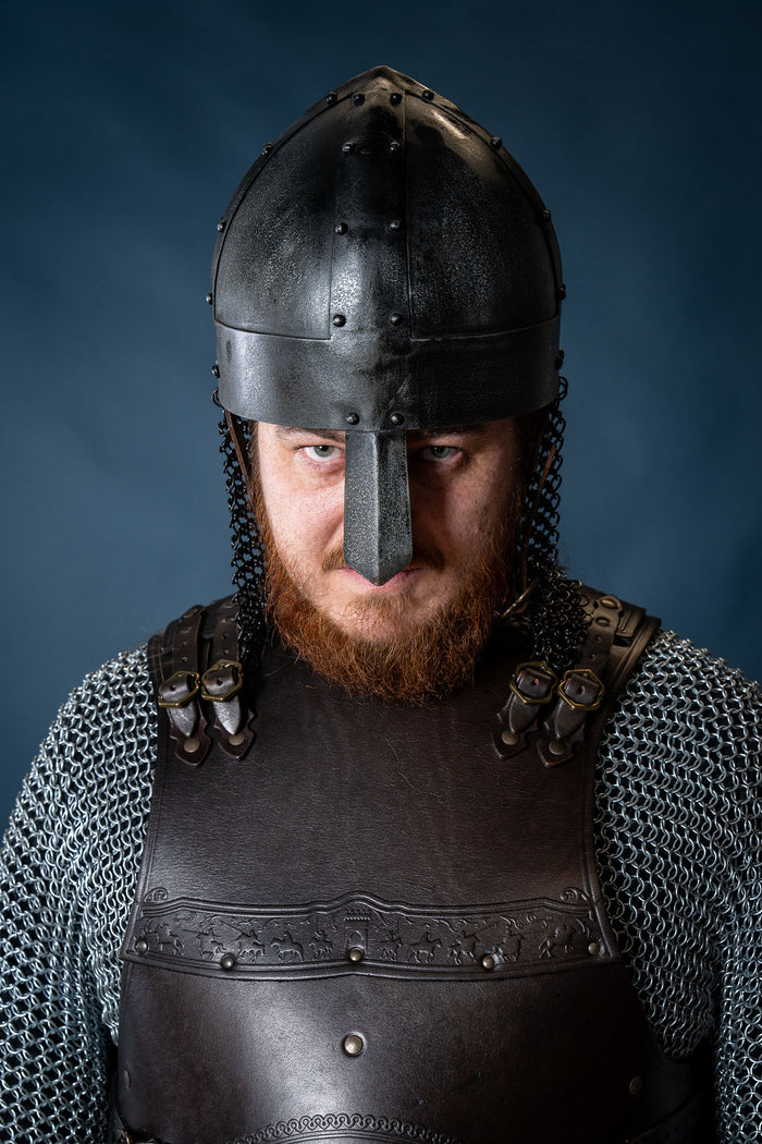 Wikinger Spangenhelm mit Kettengeflecht, dunkel, 1–1,2 mm