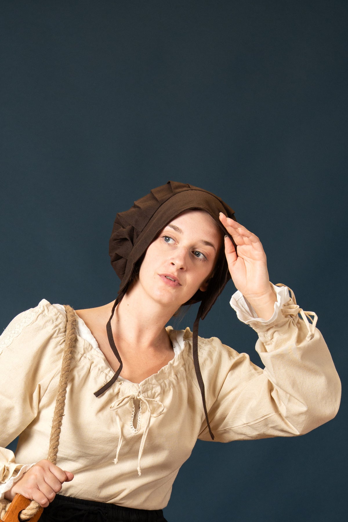 Pleated Baroque Coif Amsterdam, brown