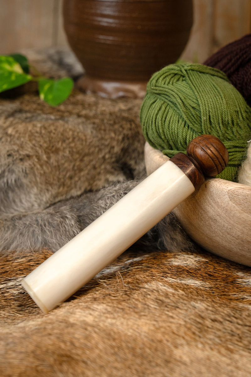 Asticella porta-aghi medievale in osso