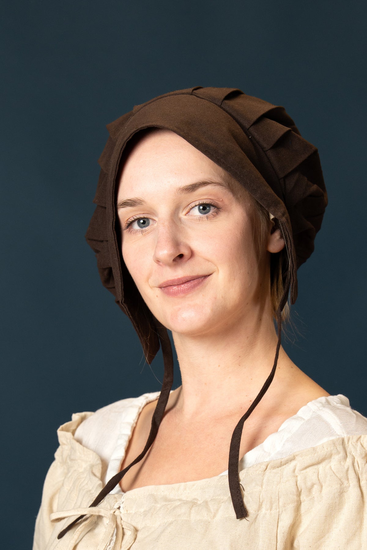 Pleated Baroque Coif Amsterdam, brown