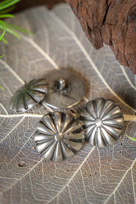 Mittelalterlicher Gürtelbeschlag mit Rosette, Set mit 5 Stück, versilbertes Messing