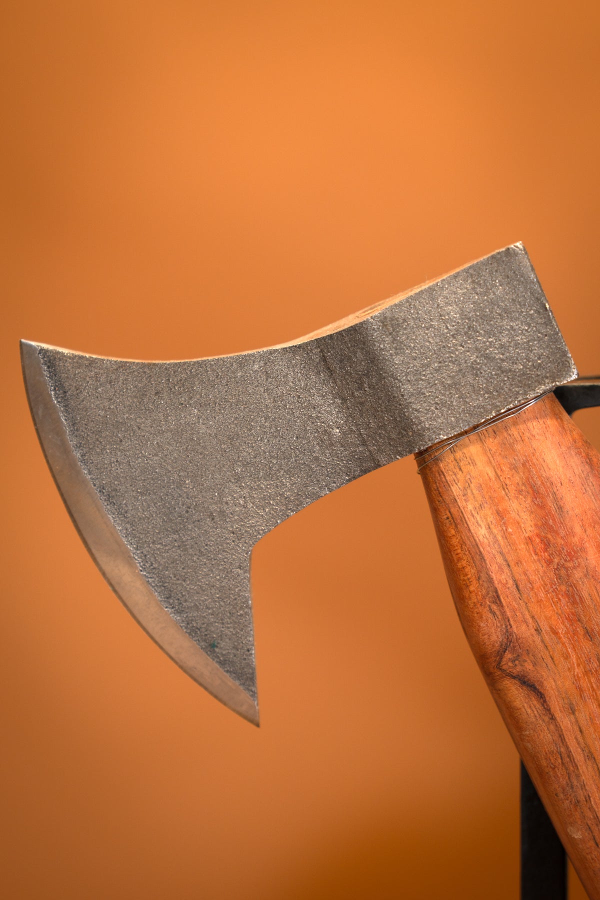 Middelalderlig brugøkse, håndsmedet, semi-skarp