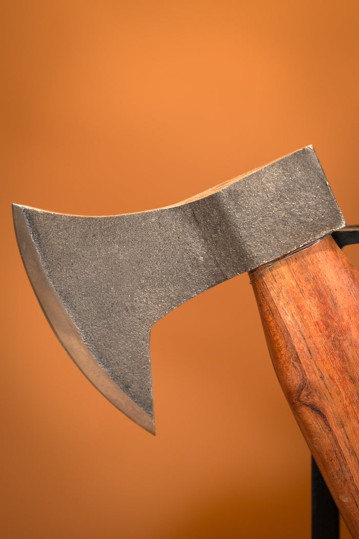 Middelalderlig brugøkse, håndsmedet, semi-skarp