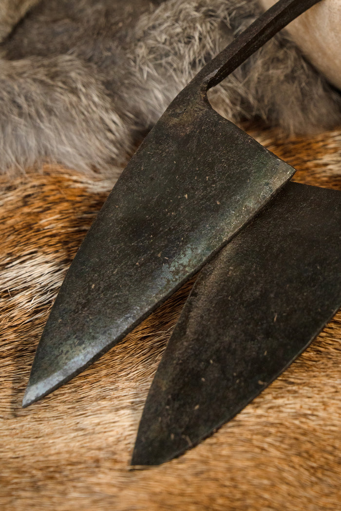 Historical bow scissors