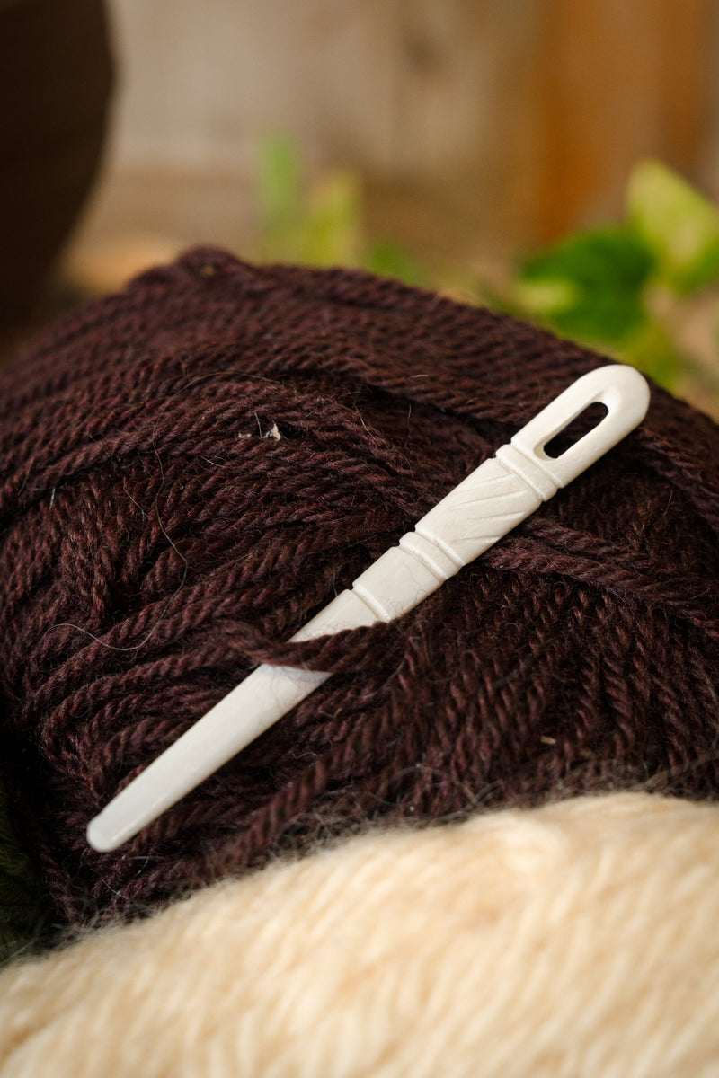 Ago decorato per naalbinding