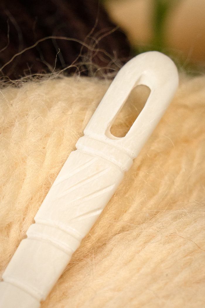 Dekorerad nålbindningsnål