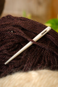 Aguja de hueso, 8 cm