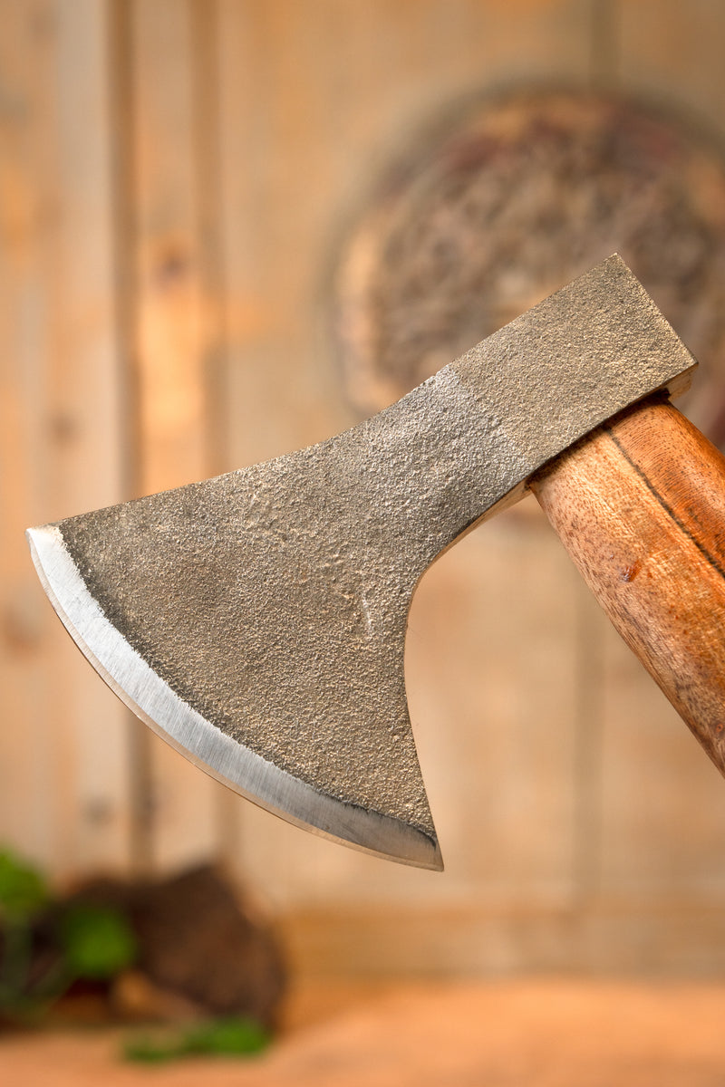 Handgeschmiedete Holzfälleraxt, halb scharf