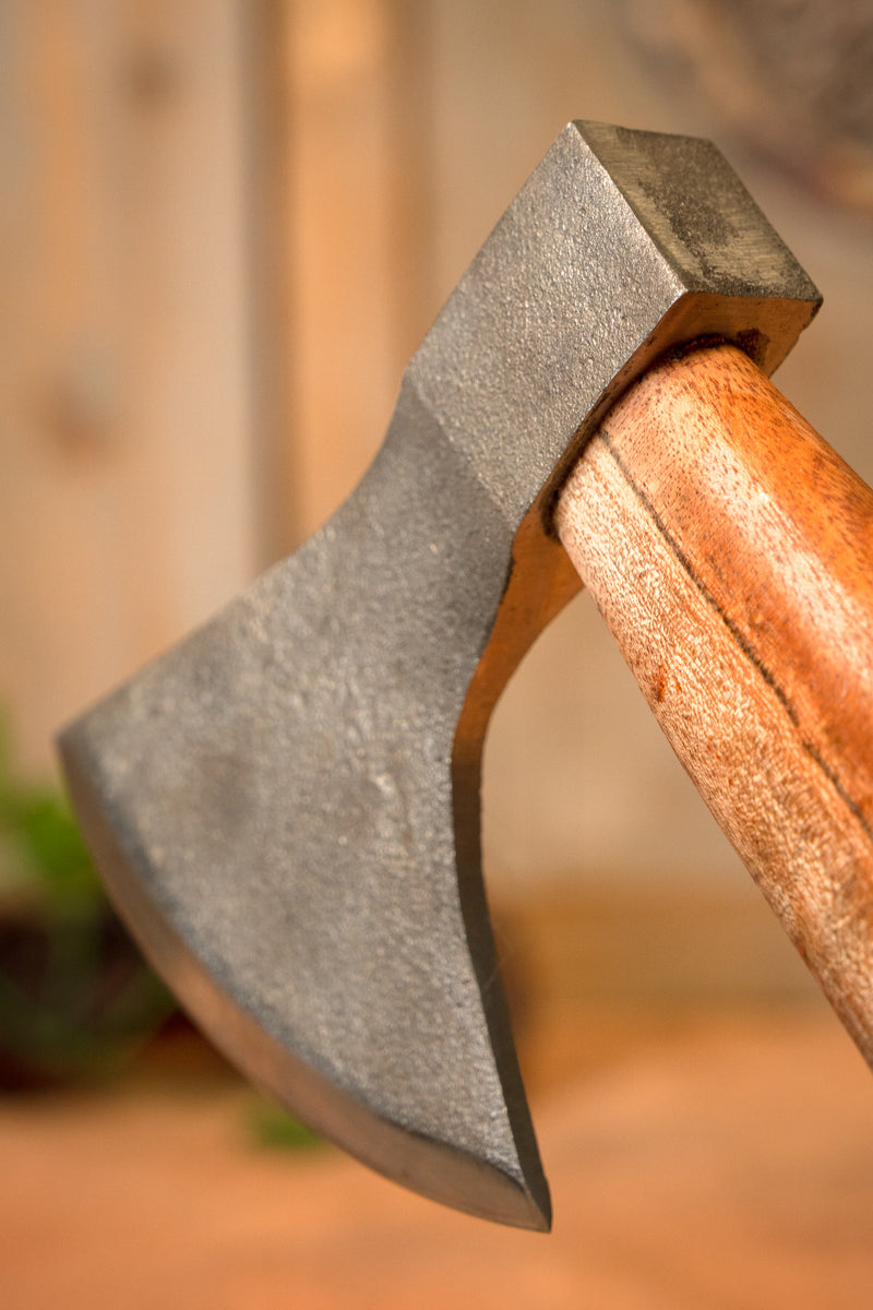 Handgeschmiedete Holzfälleraxt, halb scharf