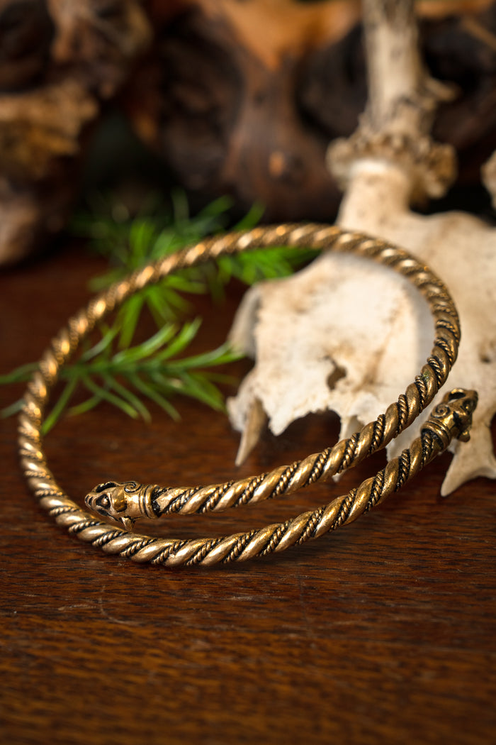 Brazalete vikingo para el brazo superior con cabezas de lobo, bronce