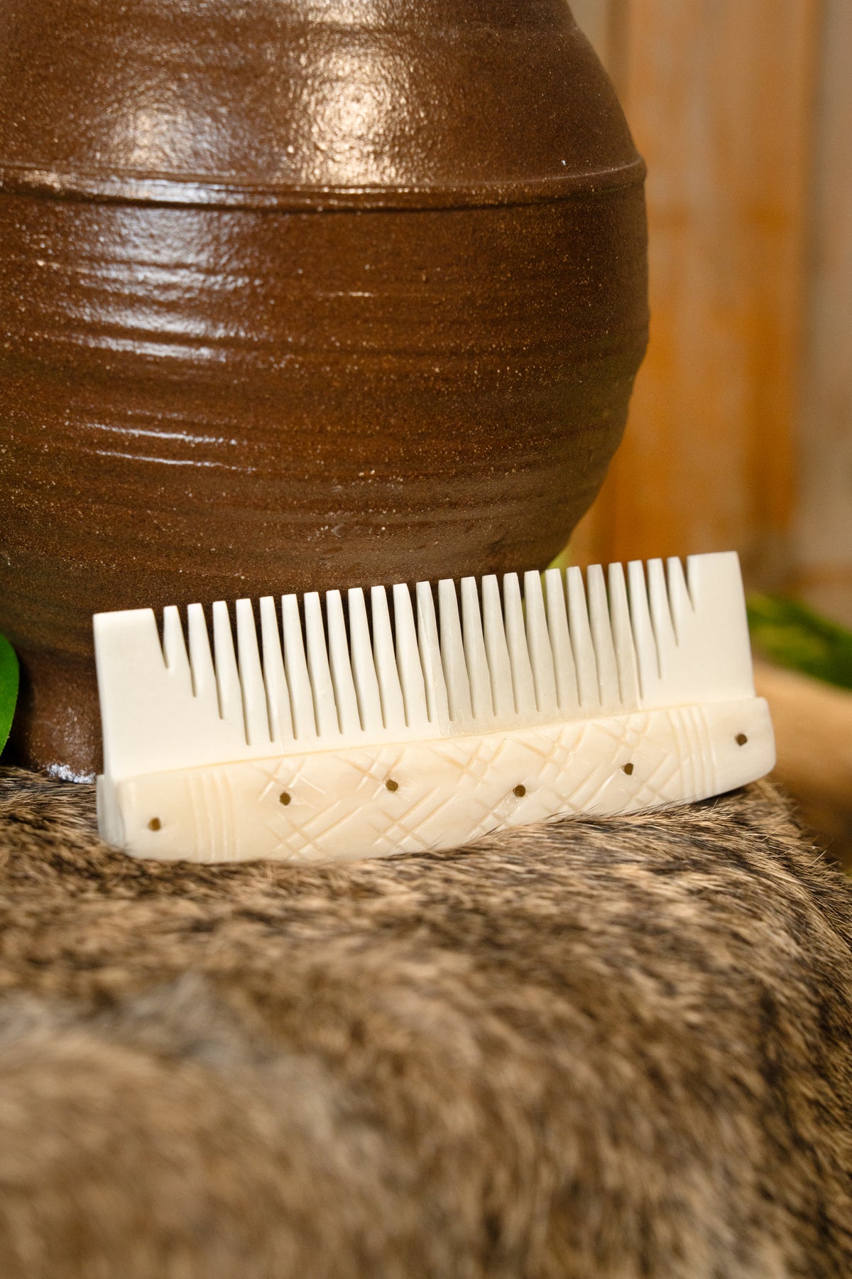 Benen Vikingkam met gestileerde motieven