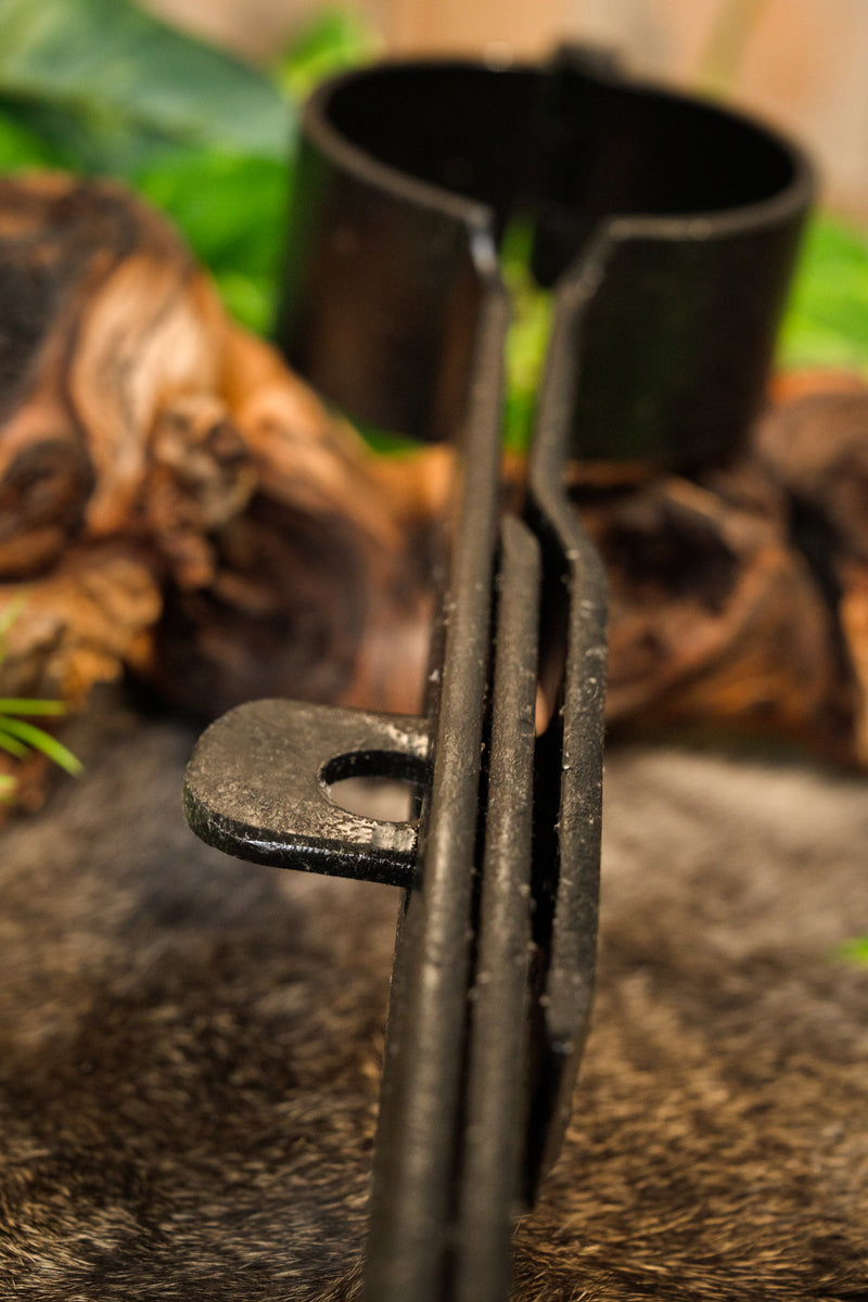 Mittelalterliche Handschellen mit Stange