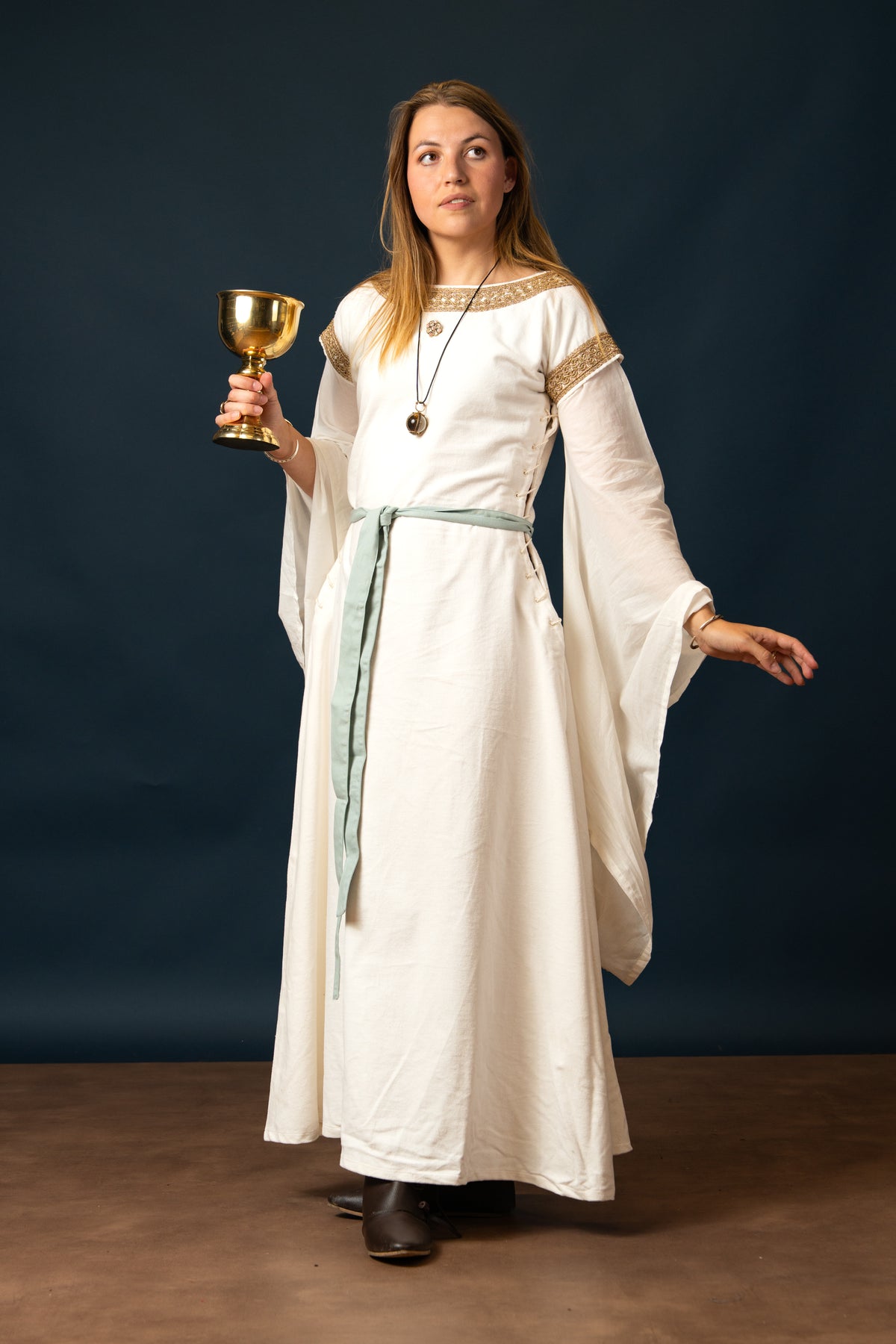 Bliaut Agnes, sametti, valkoinen