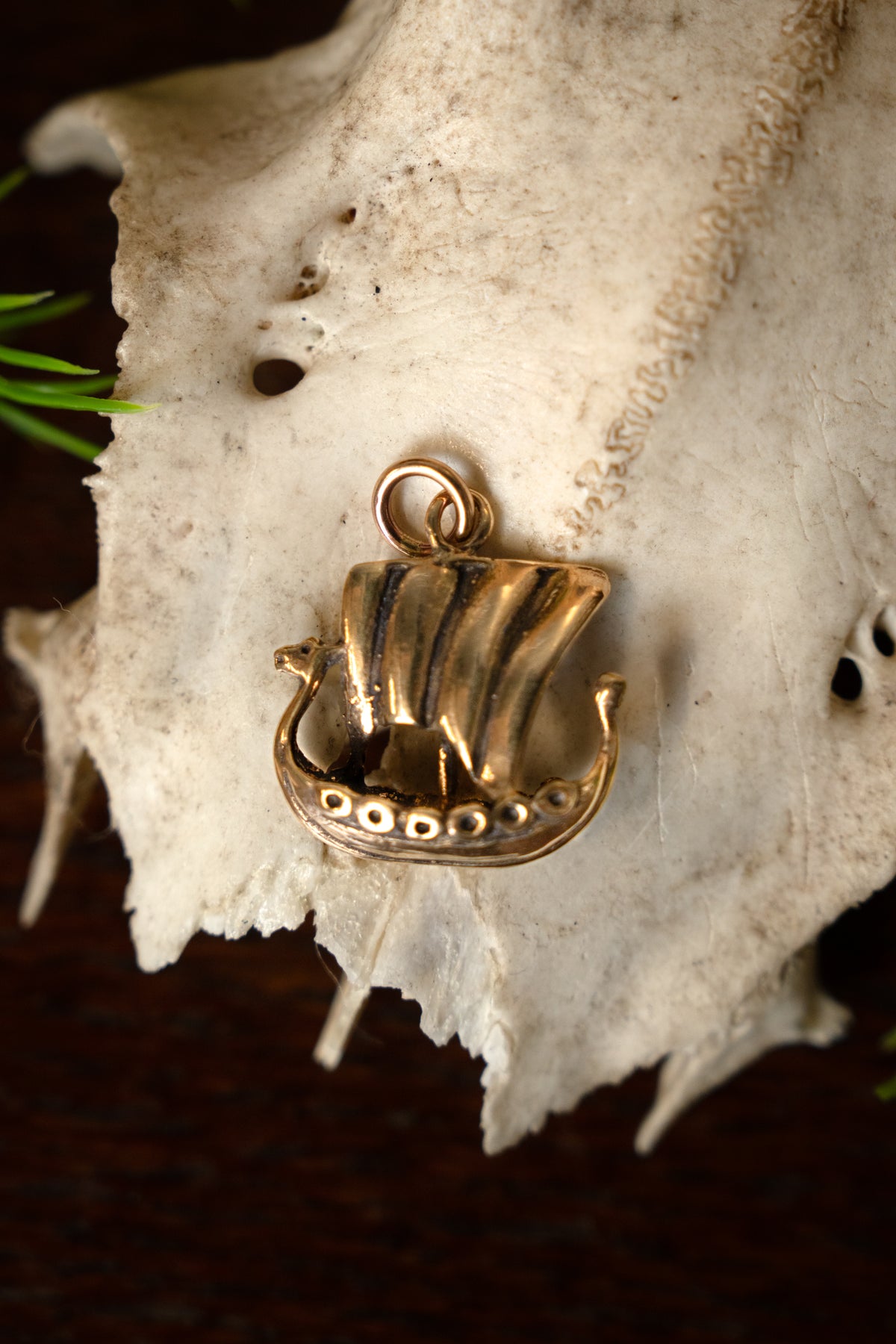 Navio Viking de Bronze, Latão