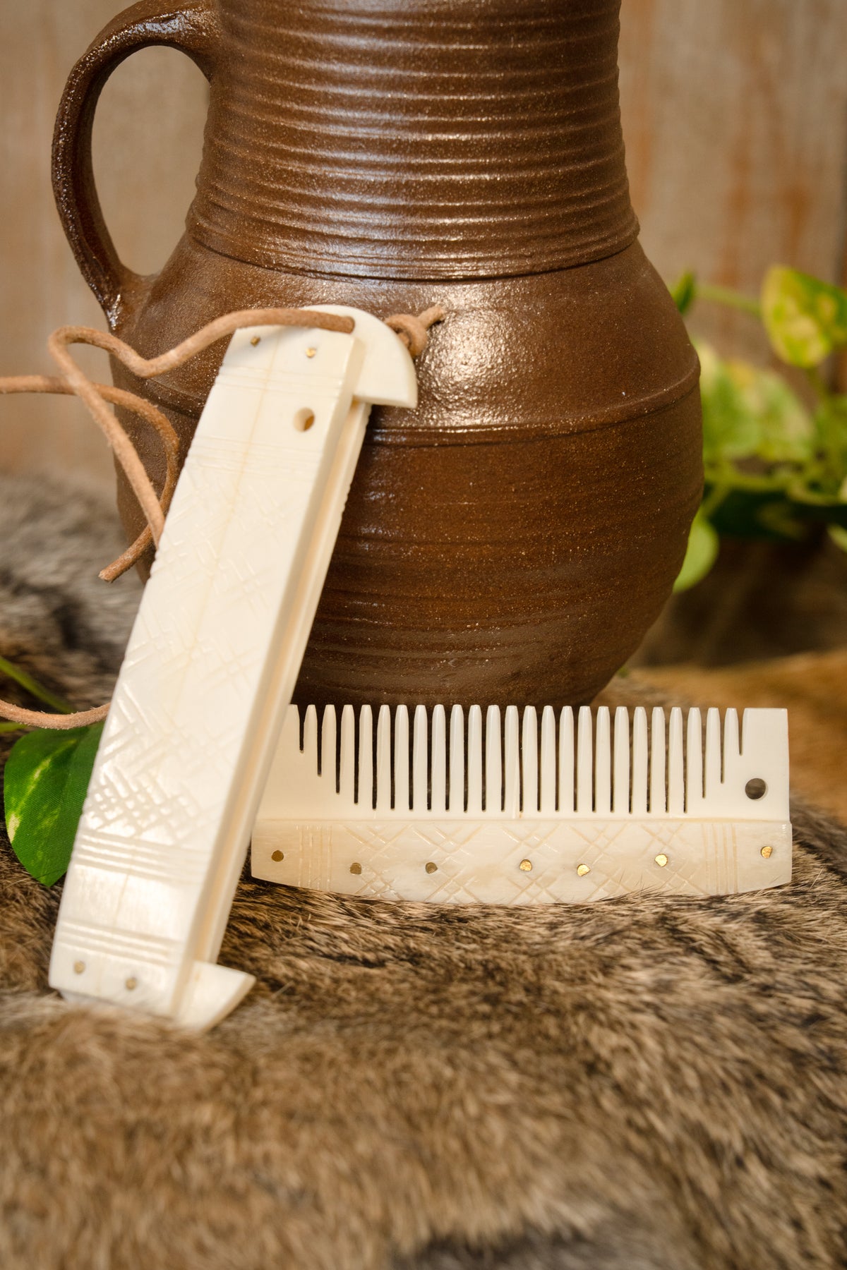 Pieptene Viking Suedez cu husă de protecție