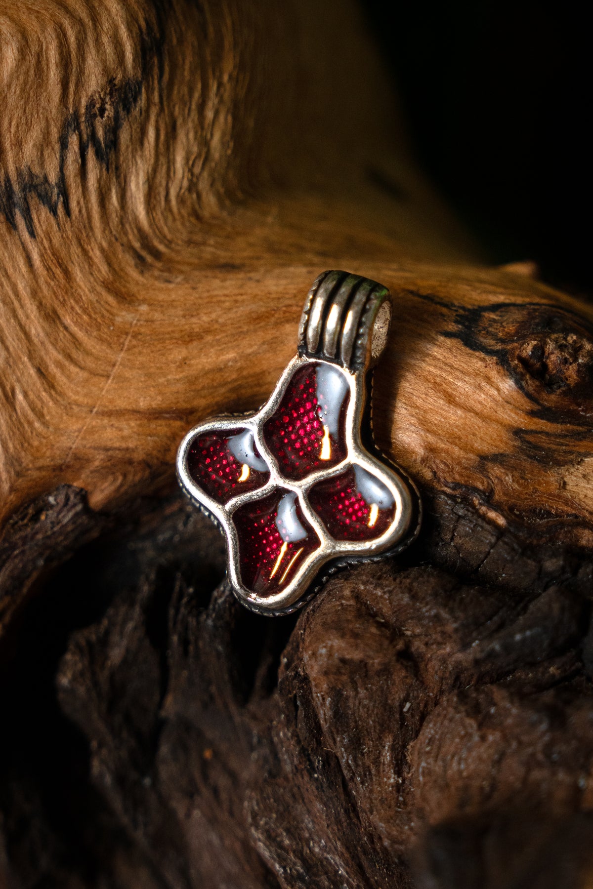 Cloisonné hanger Uppsala, verzilverd brons