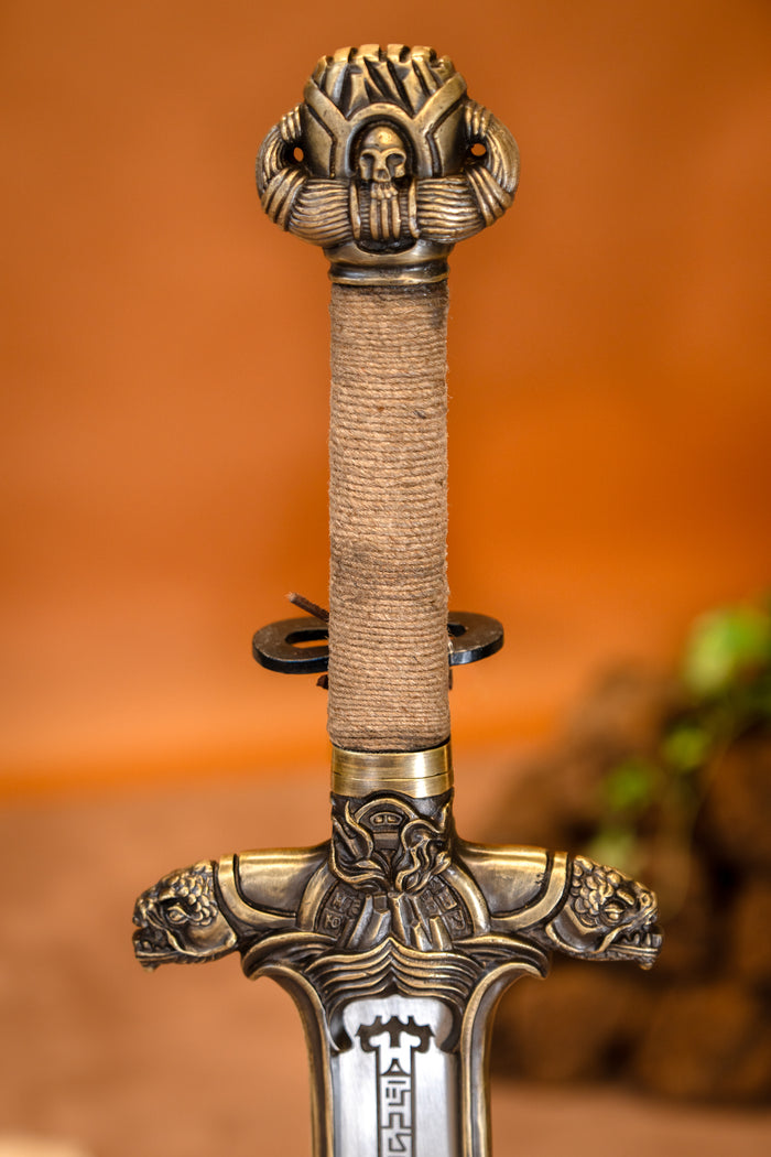 Épée atlante de Conan, semi-tranchante