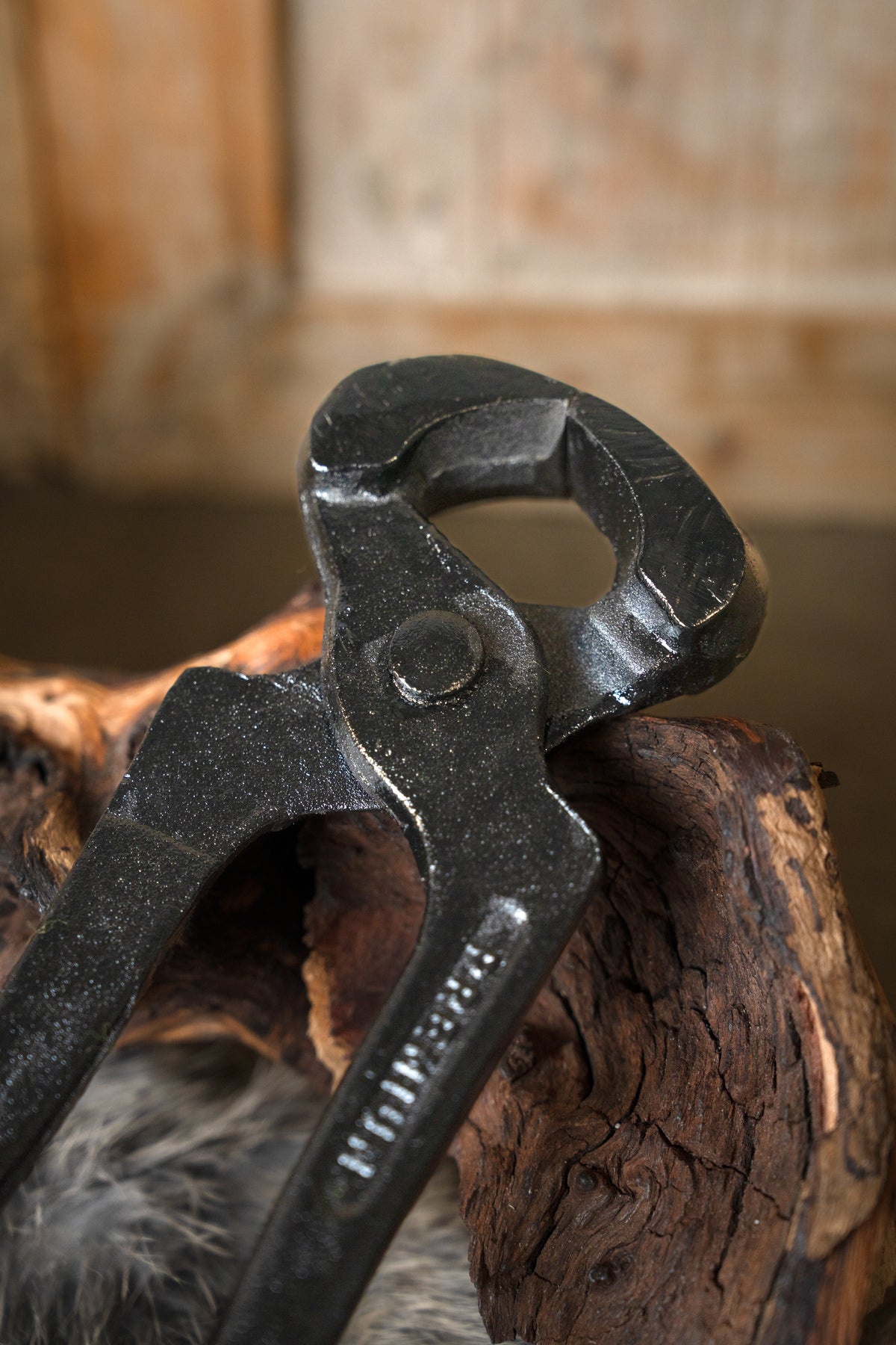 Ringbrynjestång för kilformade nitar