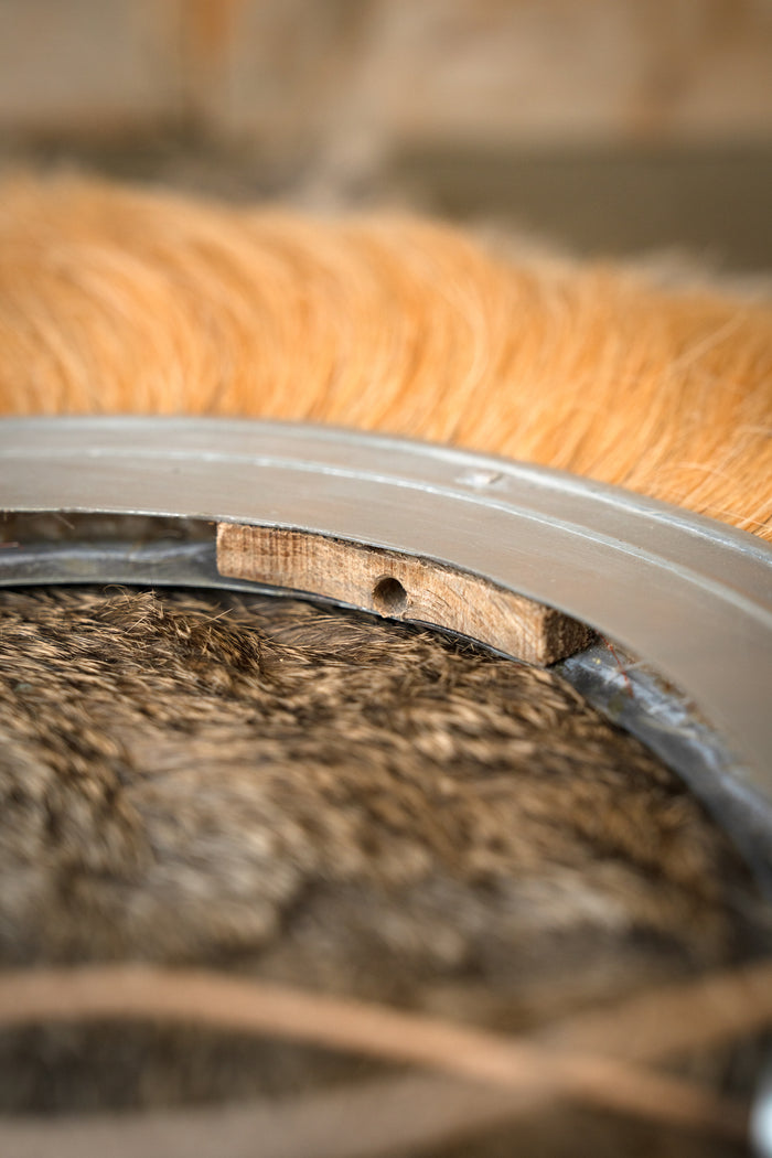 Romersk hjelmkam, hvid, metalbund