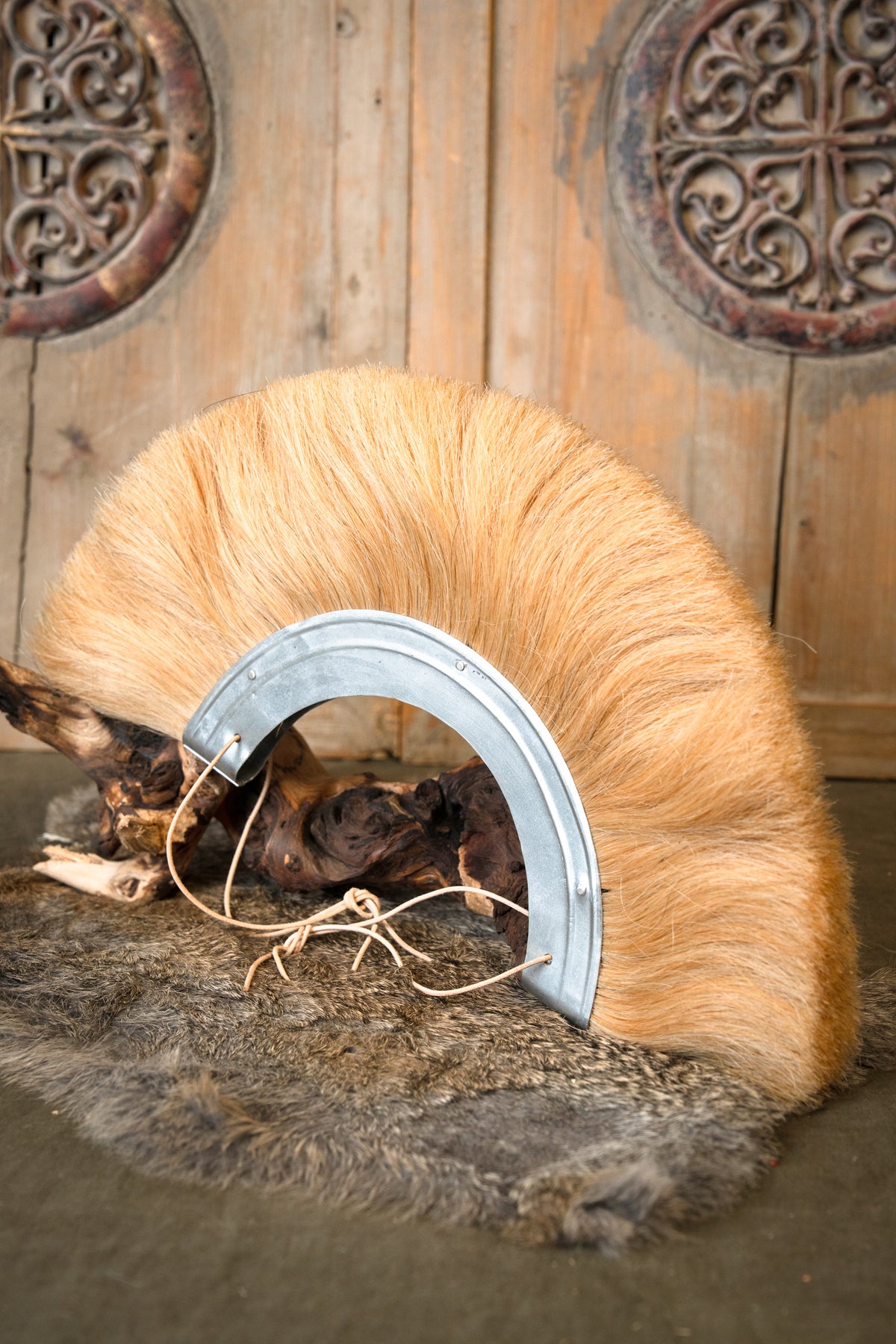 Romersk hjelmkam, hvid, metalbund