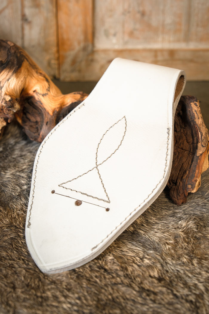 Militär vit svärdhållare