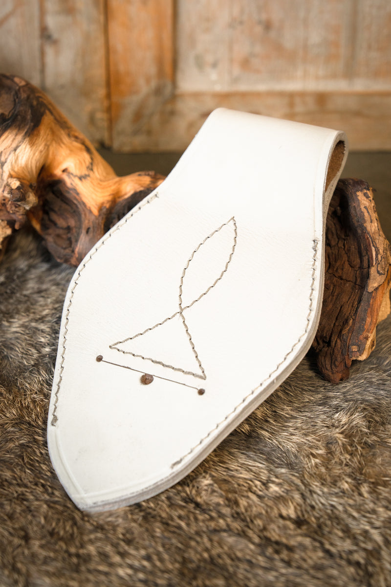 Militär vit svärdhållare