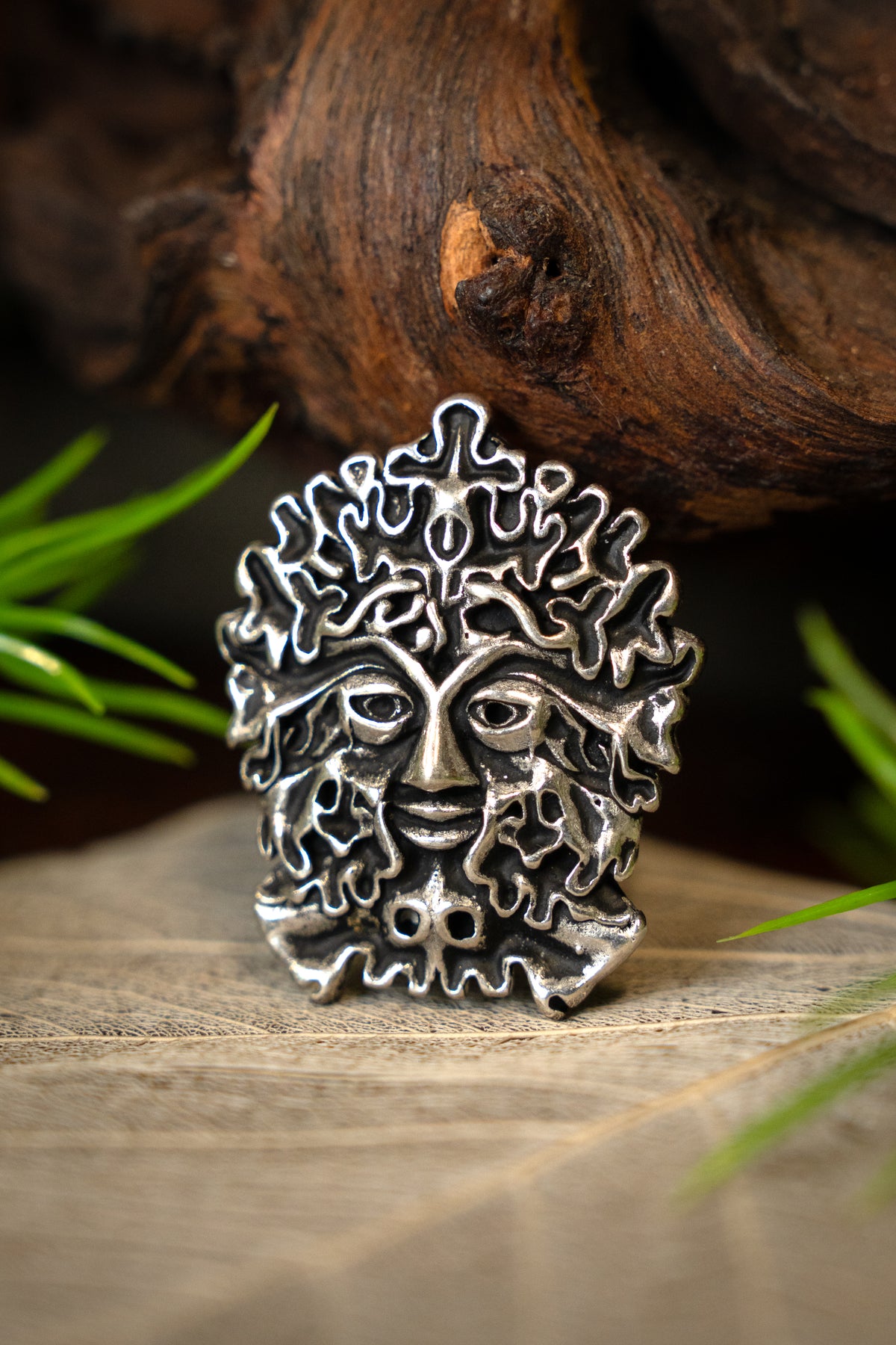 Green Man amulett, försilvrad brons