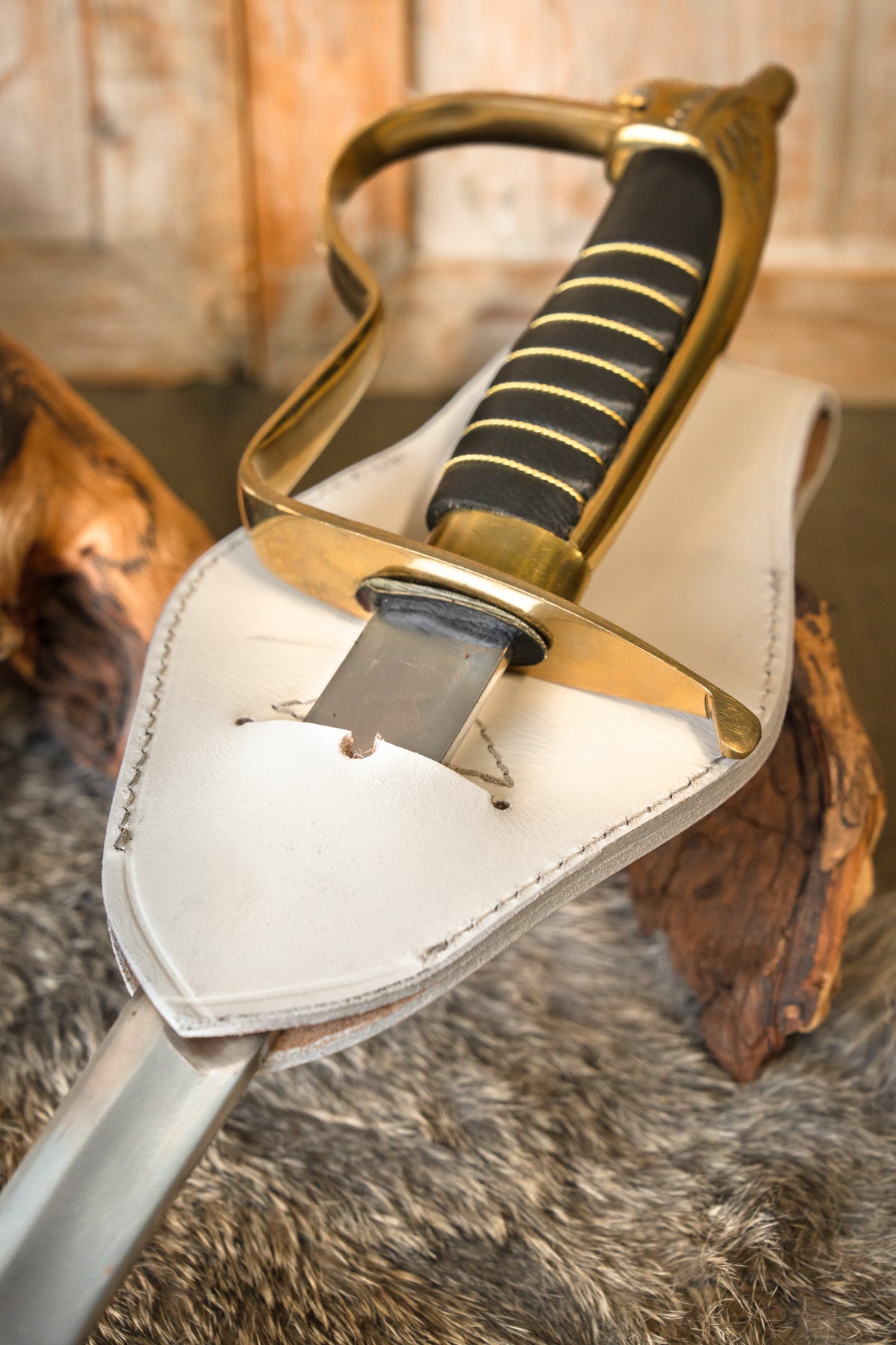 Militär vit svärdhållare