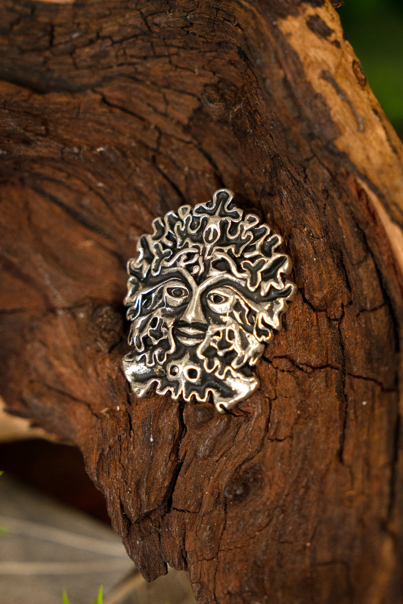 Green Man-amulet, forsølvet bronze