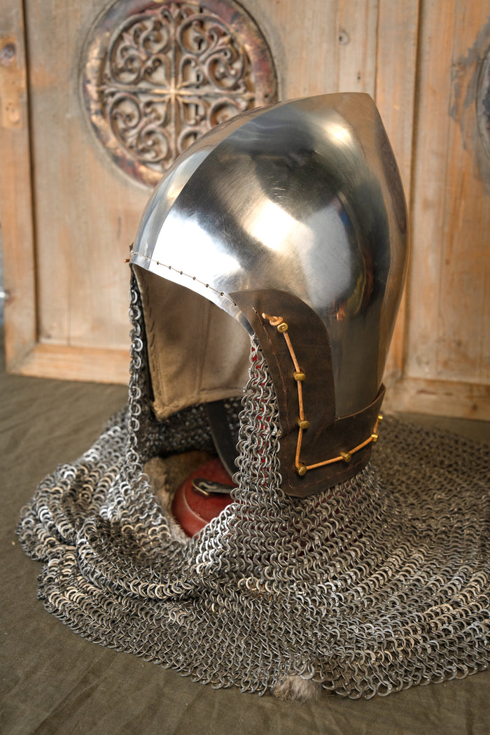 Bacinete del siglo XIV con almófar de malla (anillas planas, remaches redondos), 2 mm (apto para combate)