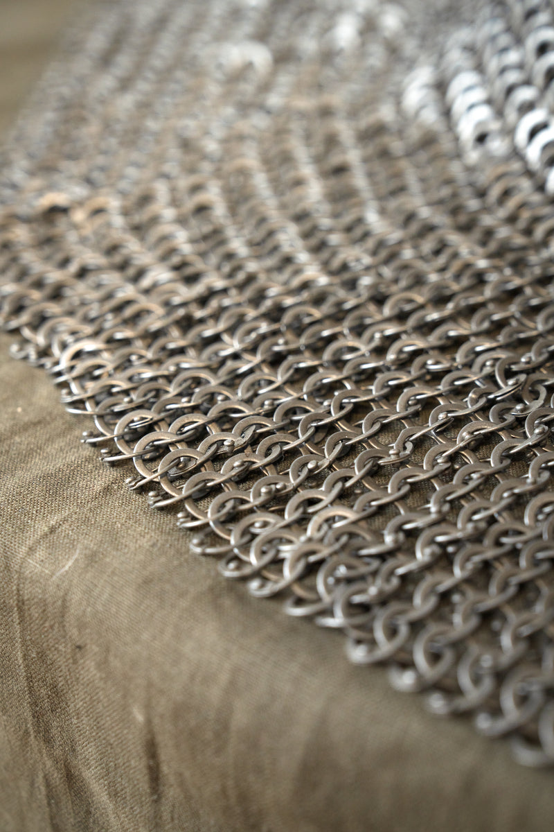 XIV-wieczny basinet z kolczym kapturem, płaskie pierścienie, okrągłe nity, 2 mm (battle-ready)