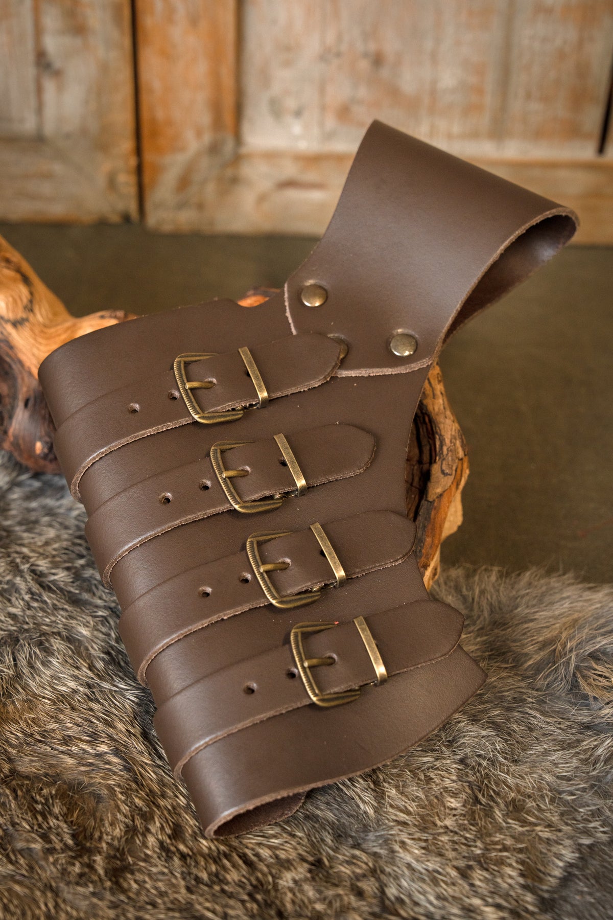 Svärdhållare från 1400 talet, brun