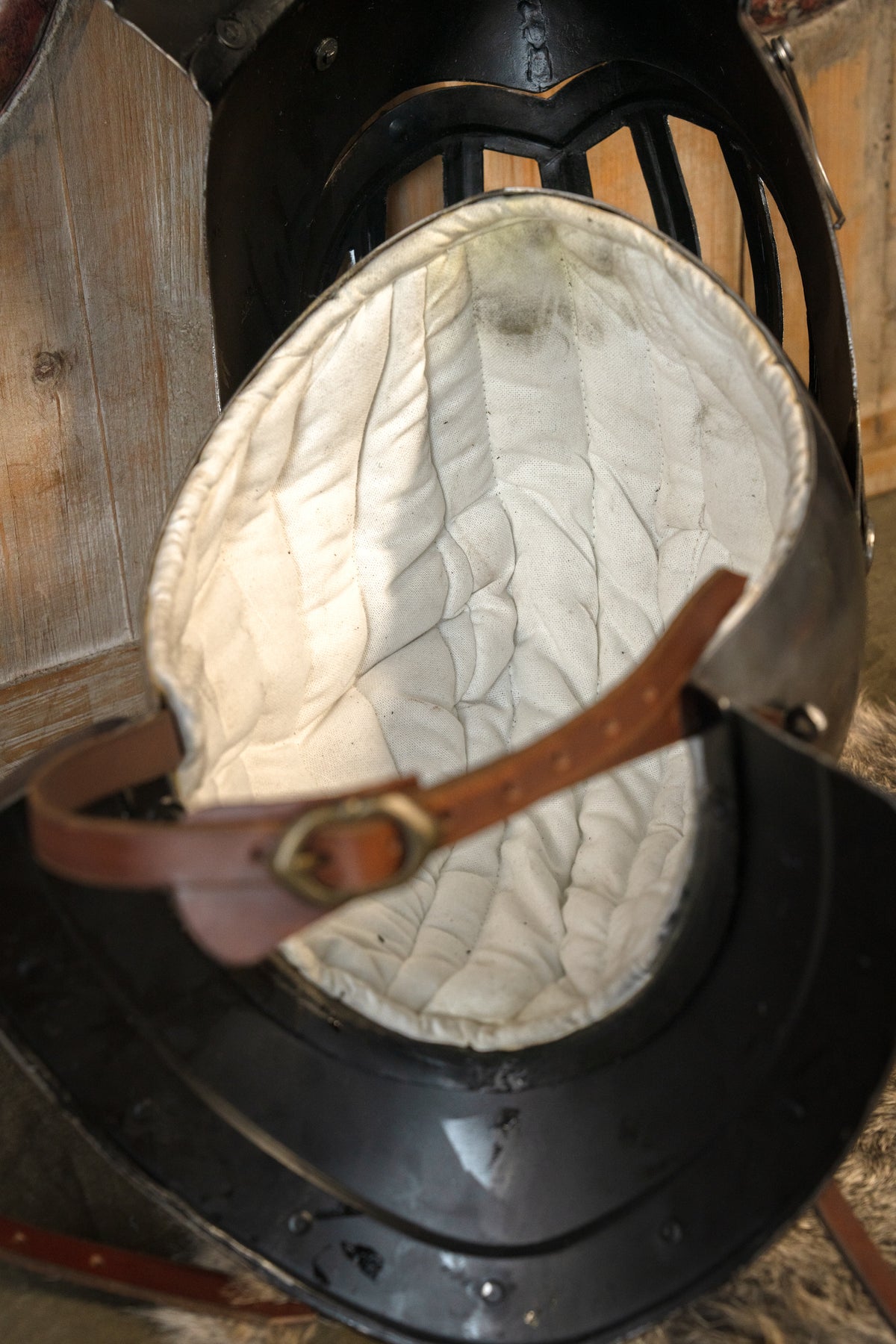 17-hundratals sluten hjälm, 1,6 mm