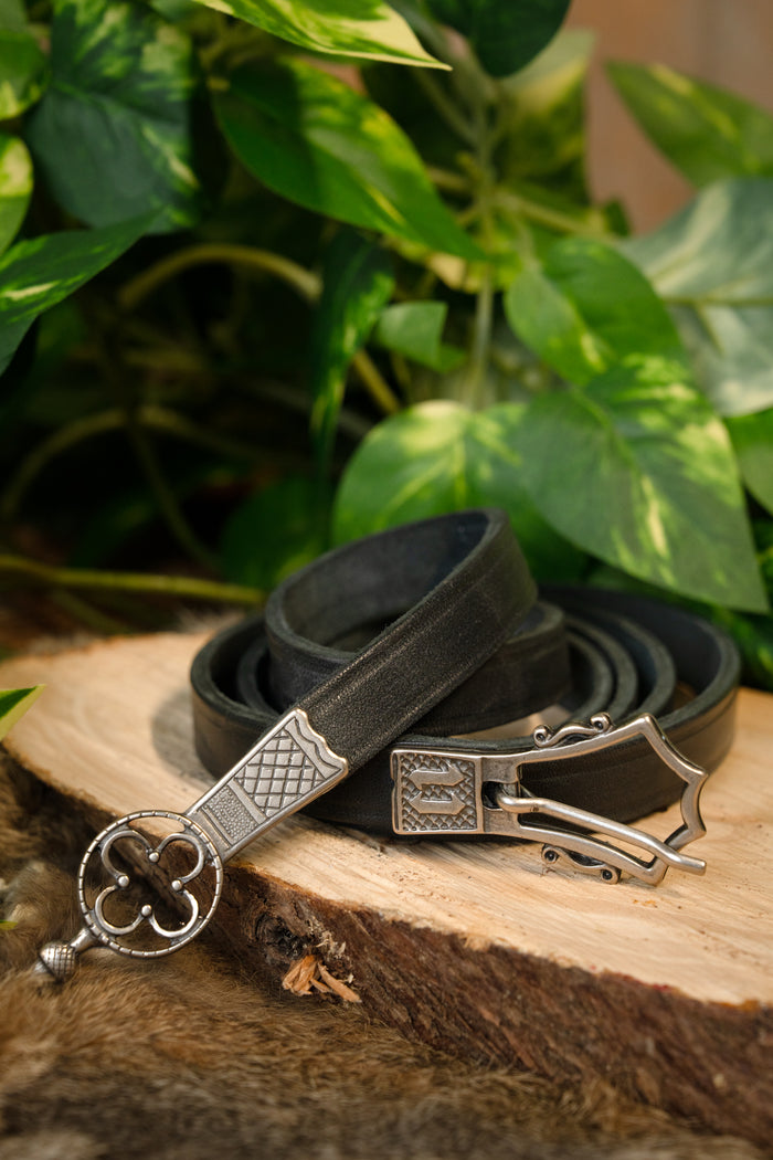 Ceinture gothique avec extrémité de ceinture, noire, 151 cm