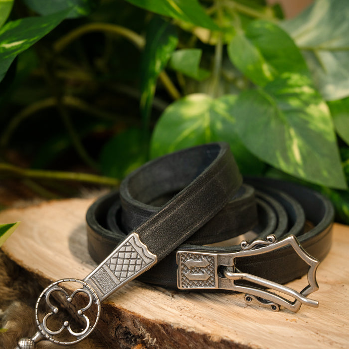 Ceinture gothique avec extrémité de ceinture, noire, 151 cm