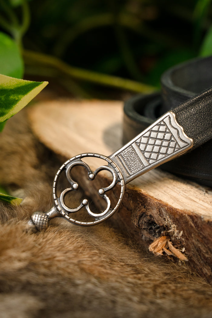 Gotycki pas z końcówką, czarny, 151 cm