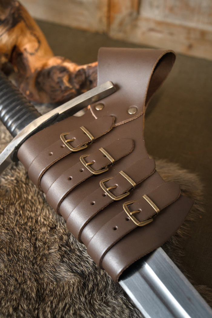 Svärdhållare från 1400 talet, brun