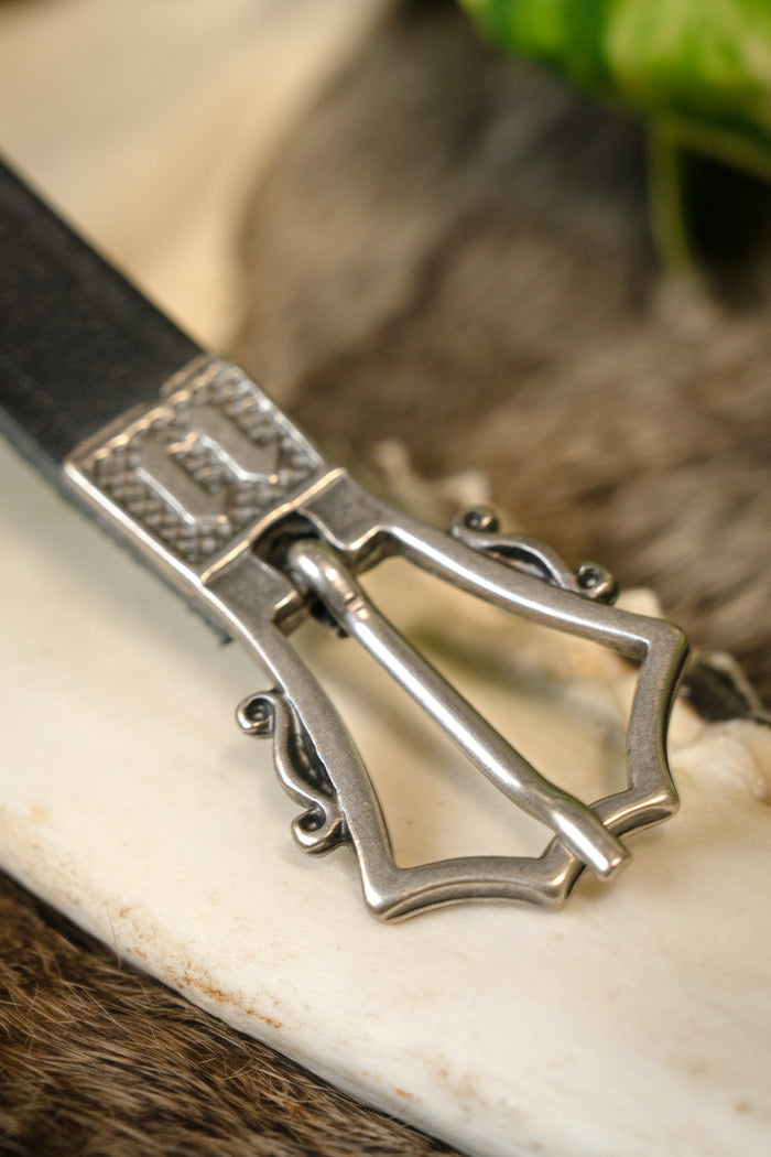 Gotycki pas z końcówką, czarny, 151 cm