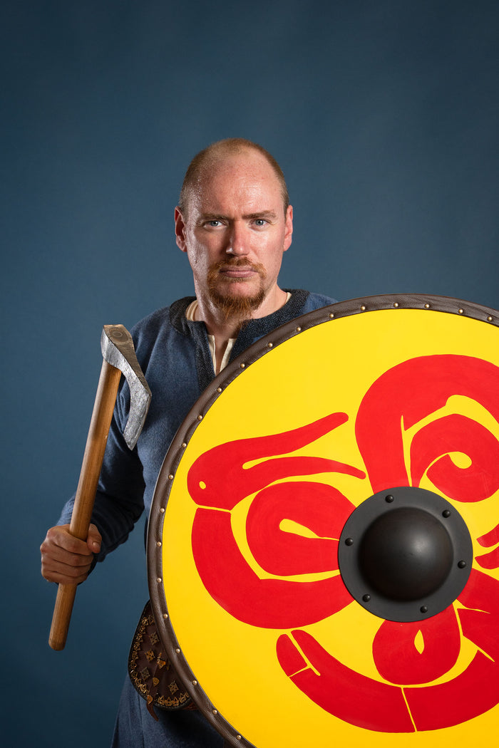 Wikińska tarcza z wężem Midgardu