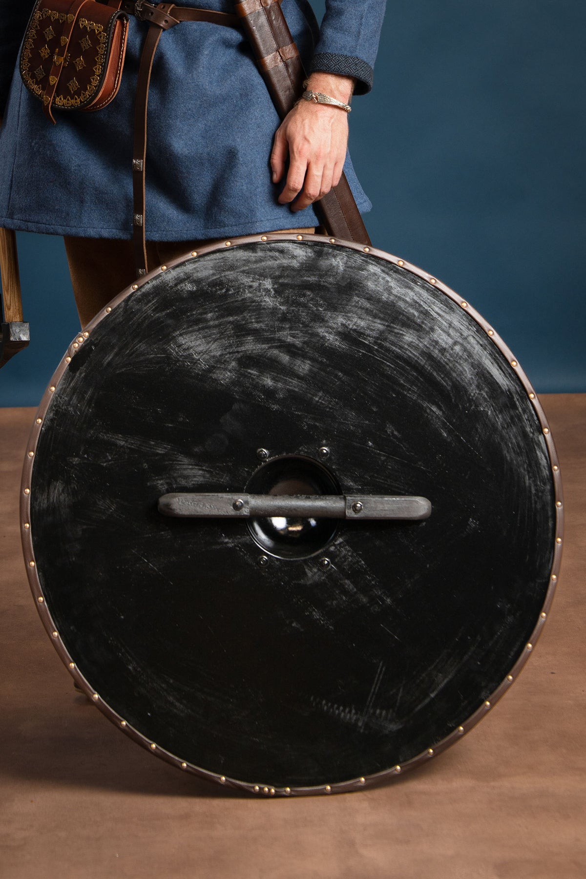 Wikińska tarcza z wężem Midgardu